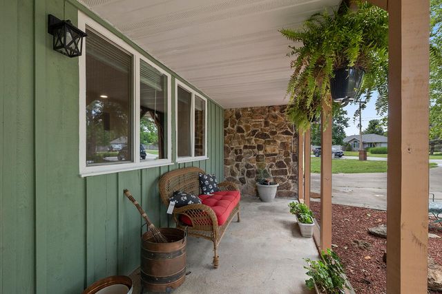 5008 S Cloverdale Lane, Battlefield, MO 65619