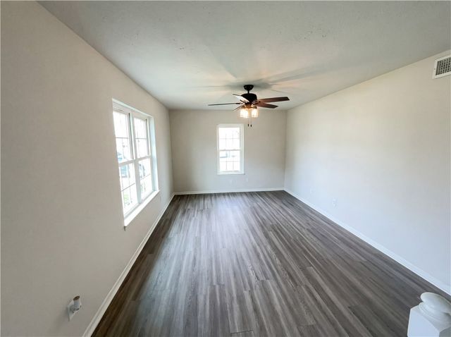 110 Driftwood Dr, Portland, TX 78374