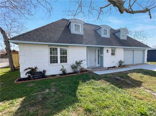 110 Driftwood Dr, Portland, TX 78374