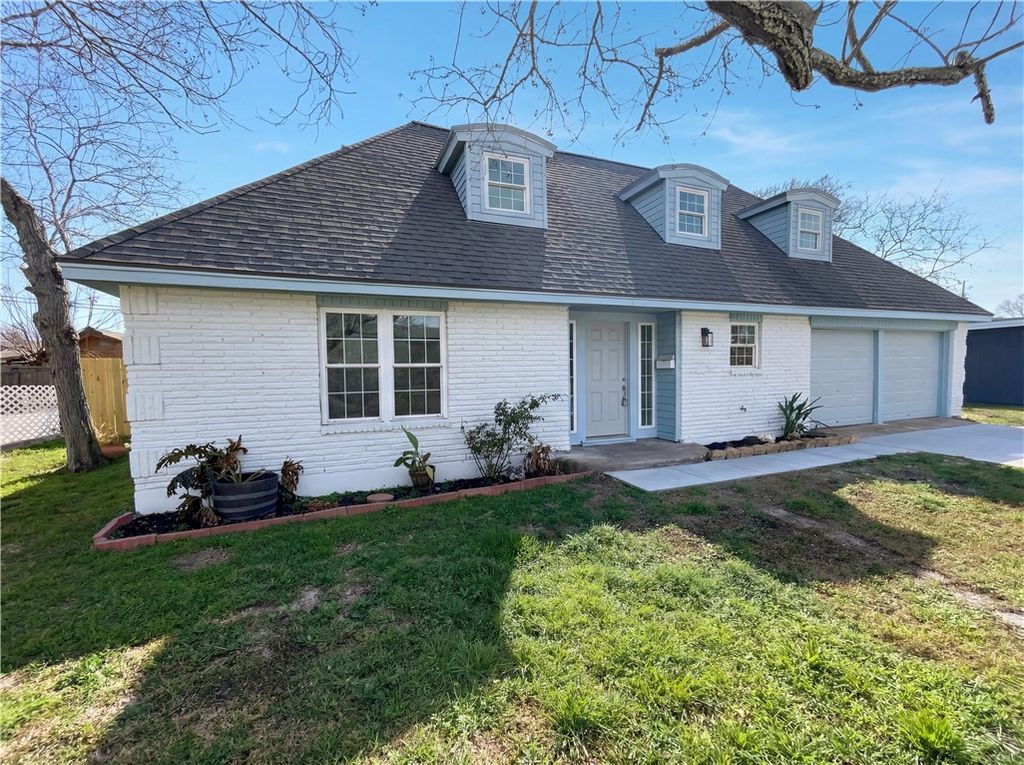 110 Driftwood Dr, Portland, TX 78374