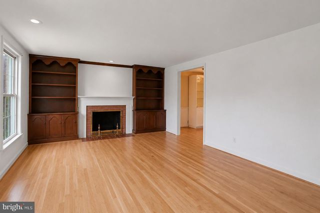 11209 FARMLAND DR, Rockville, MD 20852