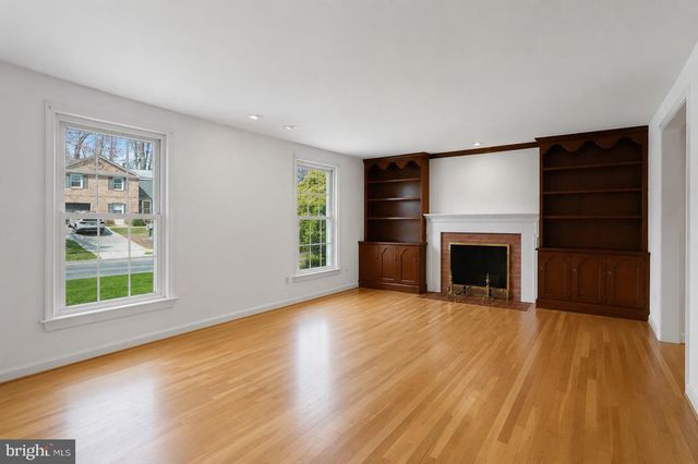 11209 FARMLAND DR, Rockville, MD 20852