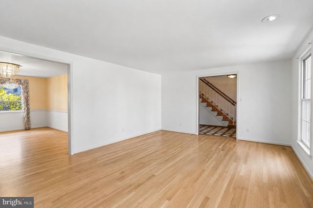 11209 FARMLAND DR, Rockville, MD 20852