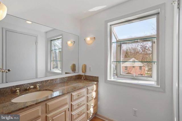 11209 FARMLAND DR, Rockville, MD 20852