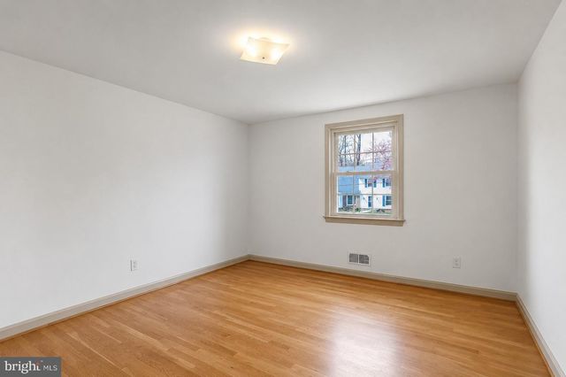 11209 FARMLAND DR, Rockville, MD 20852