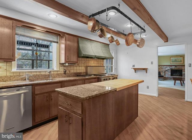 11209 FARMLAND DR, Rockville, MD 20852