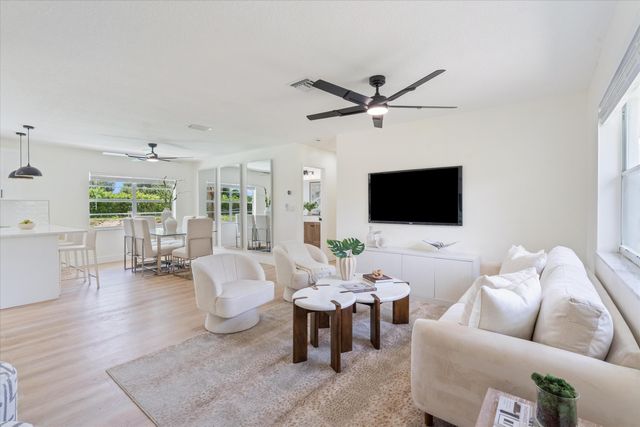 2840 DORSON Way, Delray Beach, FL 33445