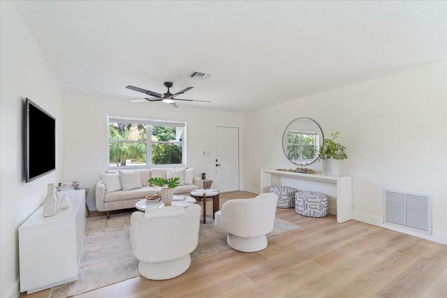 2840 DORSON Way, Delray Beach, FL 33445