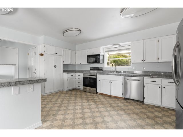 1214 RANSOM Ave, Brookings, OR 97415