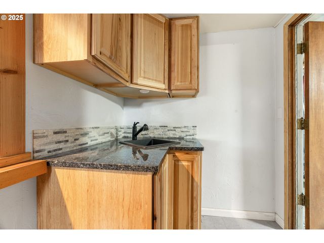 1214 RANSOM Ave, Brookings, OR 97415