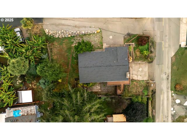 1214 RANSOM Ave, Brookings, OR 97415