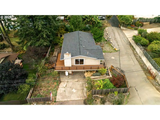 1214 RANSOM Ave, Brookings, OR 97415