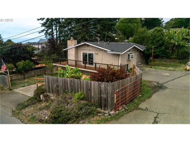 1214 RANSOM Ave, Brookings, OR 97415