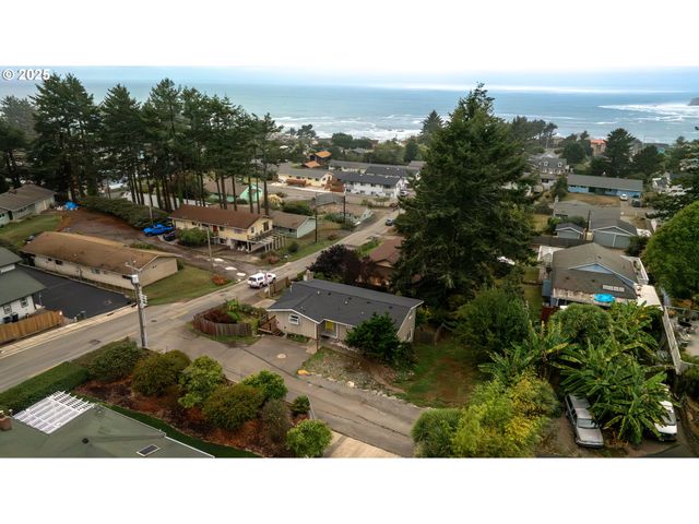 1214 RANSOM Ave, Brookings, OR 97415