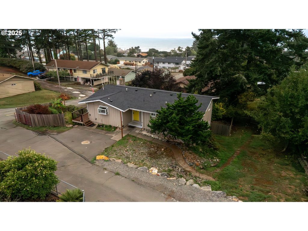 1214 RANSOM Ave, Brookings, OR 97415