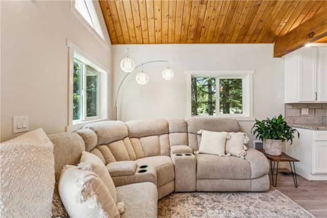 601 Sunderland Court, Lake Arrowhead, CA 92352
