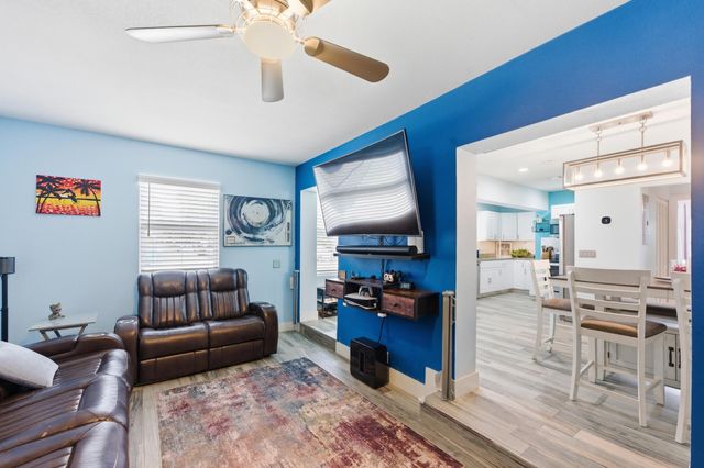 824 NW 4th Avenue, Boynton Beach, FL 33426