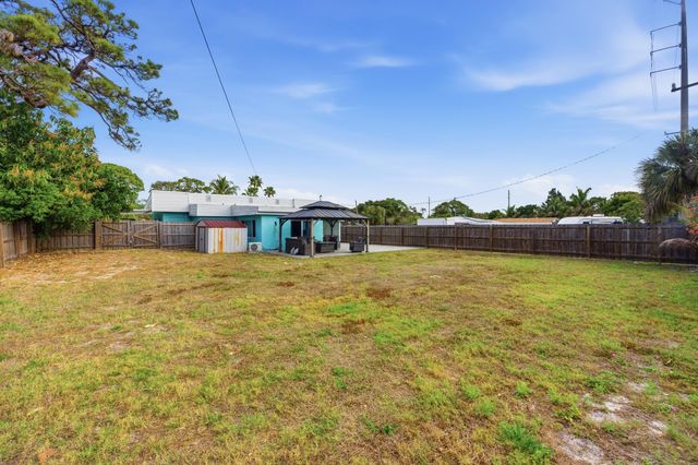 824 NW 4th Avenue, Boynton Beach, FL 33426