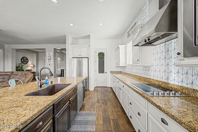 2528 E TOMAHAWK Court, Gilbert, AZ 85298