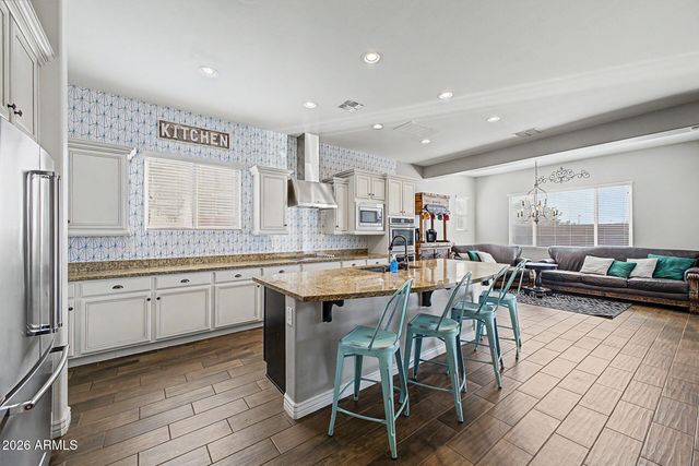 2528 E TOMAHAWK Court, Gilbert, AZ 85298