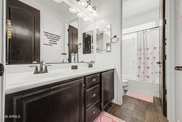 2528 E TOMAHAWK Court, Gilbert, AZ 85298