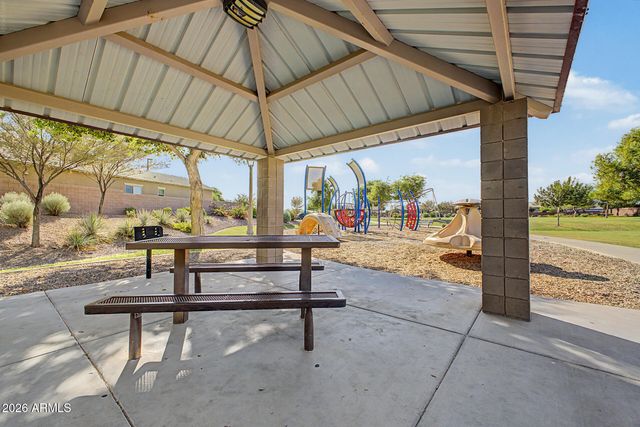 2528 E TOMAHAWK Court, Gilbert, AZ 85298