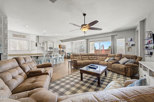 2528 E TOMAHAWK Court, Gilbert, AZ 85298