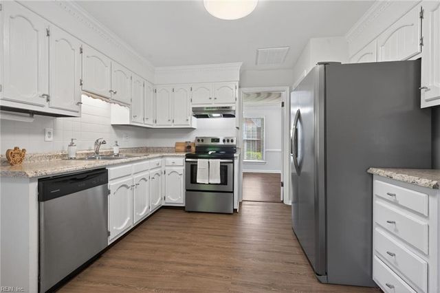 2432 Lakewood LN, Chesapeake, VA 23321