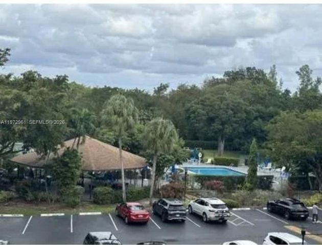 5860 NW 44th St 208, Lauderhill, FL 33319