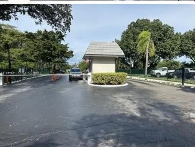 5860 NW 44th St 208, Lauderhill, FL 33319