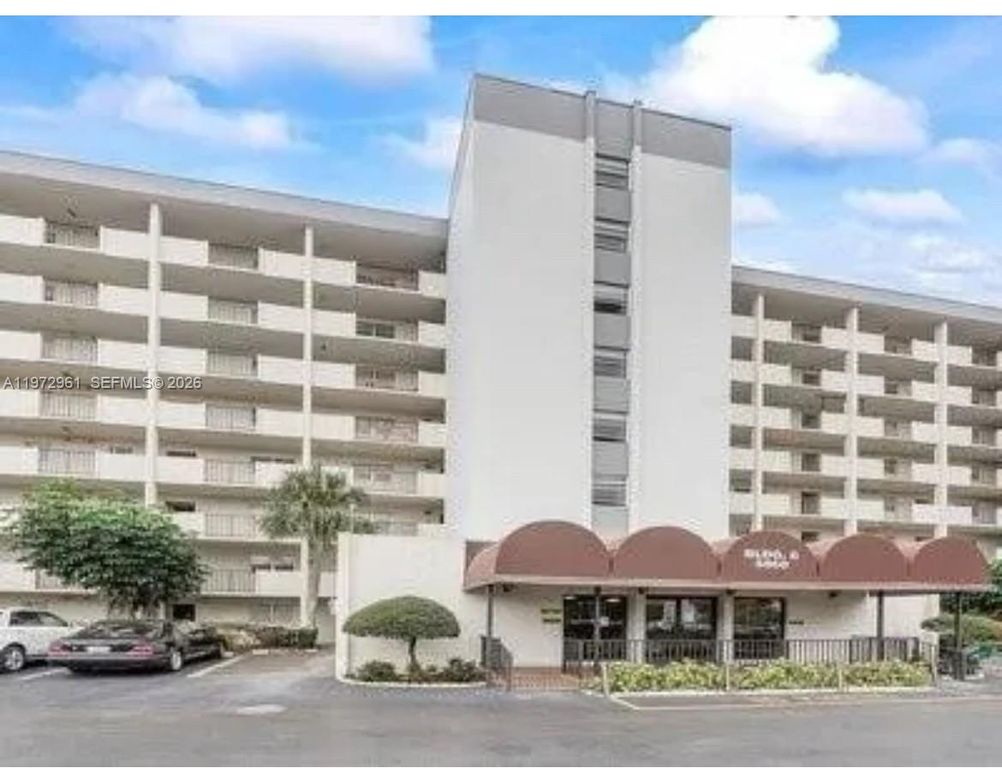 5860 NW 44th St 208, Lauderhill, FL 33319