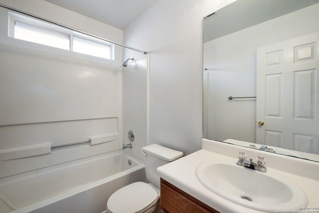 5016 Crestwood Hill, San Antonio, TX 78244