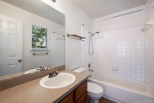 5016 Crestwood Hill, San Antonio, TX 78244