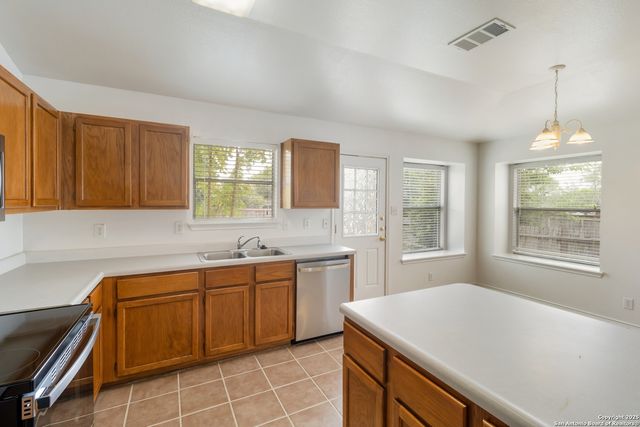 5016 Crestwood Hill, San Antonio, TX 78244