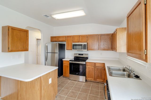 5016 Crestwood Hill, San Antonio, TX 78244