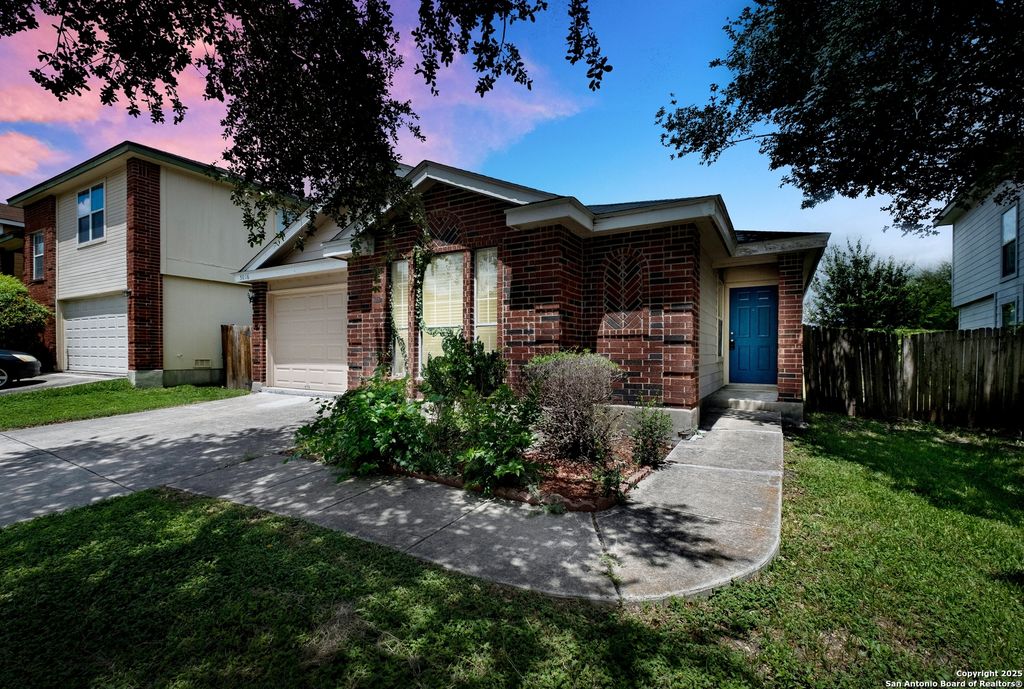 5016 Crestwood Hill, San Antonio, TX 78244