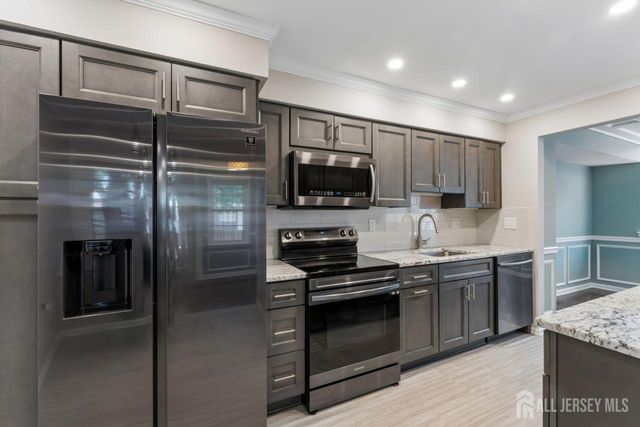 82 Bayberry Drive 82, Franklin Twsp, NJ 08873