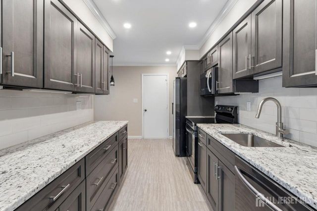 82 Bayberry Drive 82, Franklin Twsp, NJ 08873
