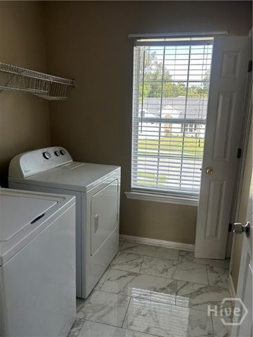 127 Druid Circle, Savannah, GA 31410