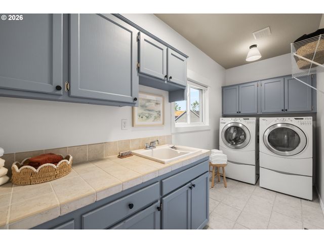13563 Sw CLEARVIEW Pl, Portland, OR 97223