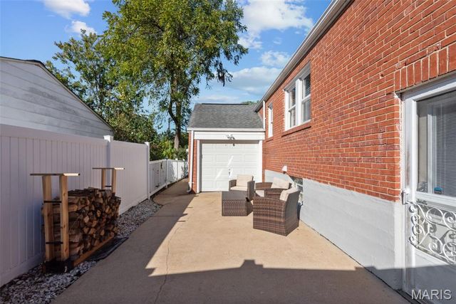 2301 Hilton Avenue, Brentwood, MO 63144