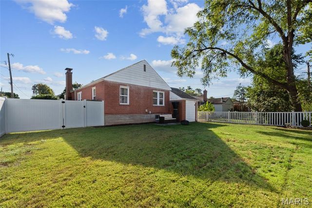 2301 Hilton Avenue, Brentwood, MO 63144