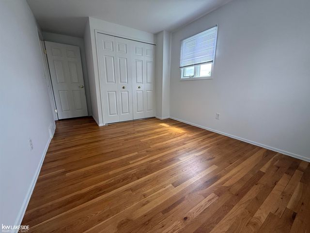 20016 Great Oaks Circle North Street, Clinton Township, MI 48038