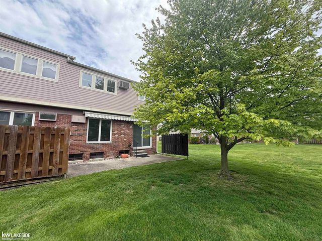 20016 Great Oaks Circle North Street, Clinton Township, MI 48038