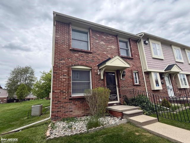 20016 Great Oaks Circle North Street, Clinton Township, MI 48038