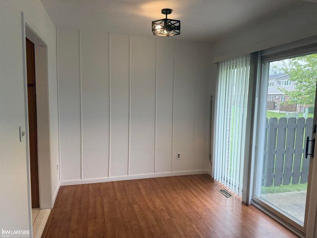 20016 Great Oaks Circle North Street, Clinton Township, MI 48038