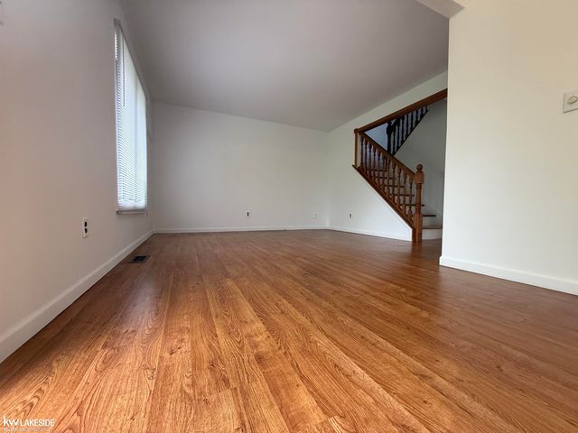 20016 Great Oaks Circle North Street, Clinton Township, MI 48038