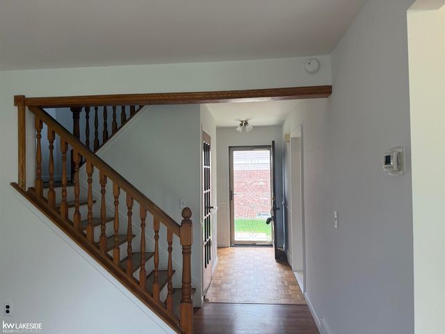 20016 Great Oaks Circle North Street, Clinton Township, MI 48038