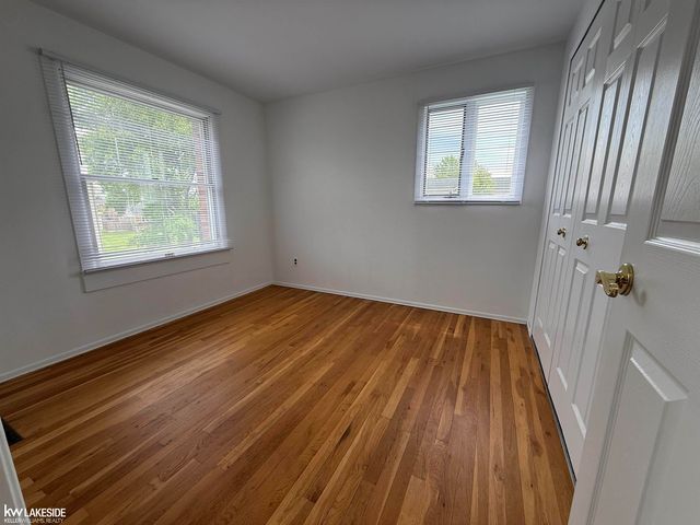 20016 Great Oaks Circle North Street, Clinton Township, MI 48038
