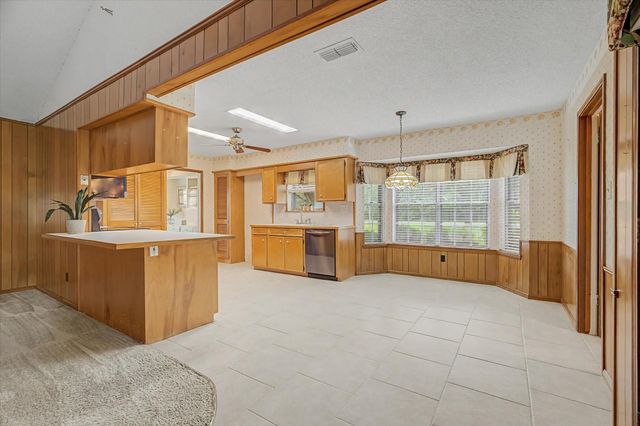 131 Lily Street, Lake Jackson, TX 77566